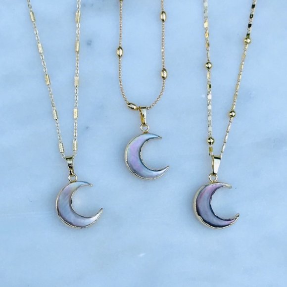 Chic Savvy Jewelry - Beautiful Crescent Moon Shell Necklaces 18K Gold